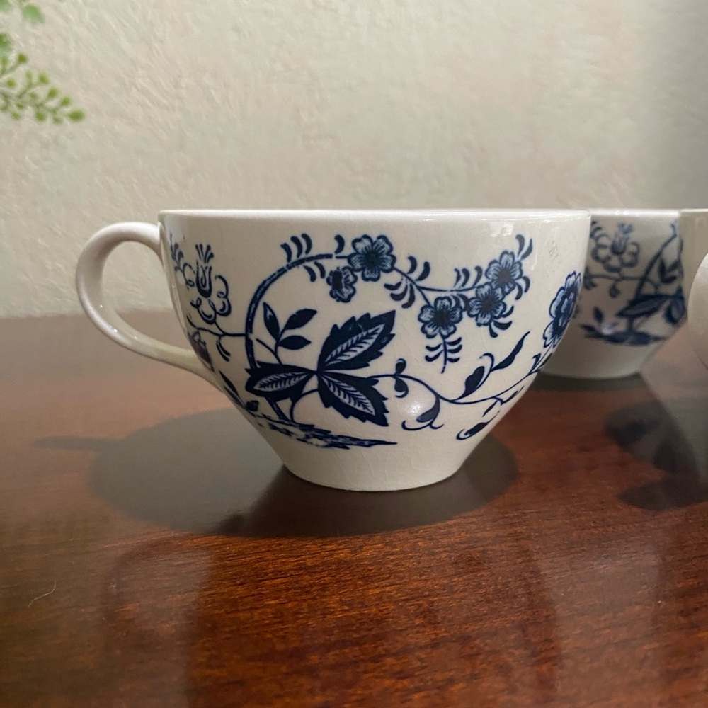 Vintage, Discontinued, Set of 4, Blue Onion Pattern Teacups - Picture 6 of 9